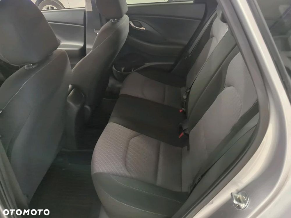 Hyundai i30 1.5 DPI Classic + - 9