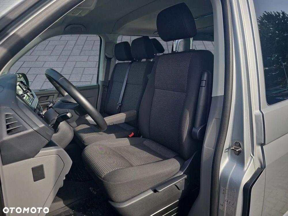 Volkswagen Caravelle - 8