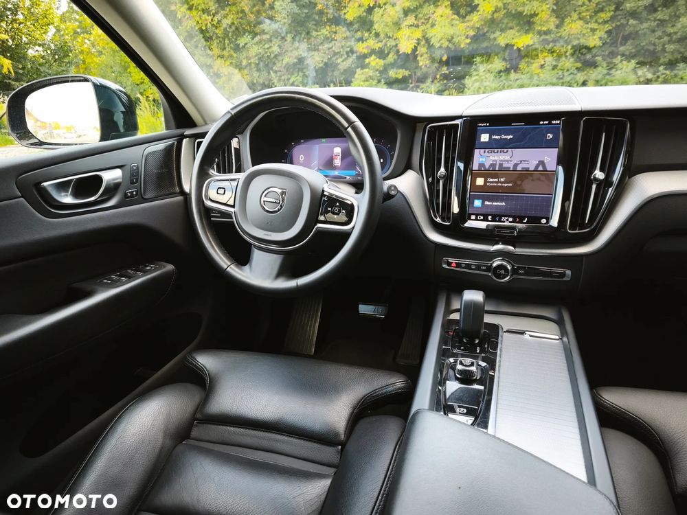Volvo XC 60 B4 B Plus Dark - 32