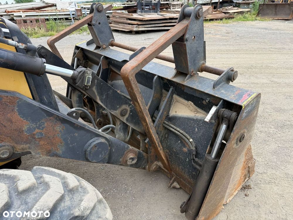 Caterpillar 432 D 4X4 - 26