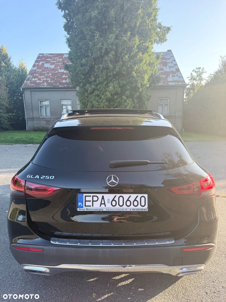 2021 Mercedes-Benz GLA 250 8G-DCT Edition 2021, photograph 5