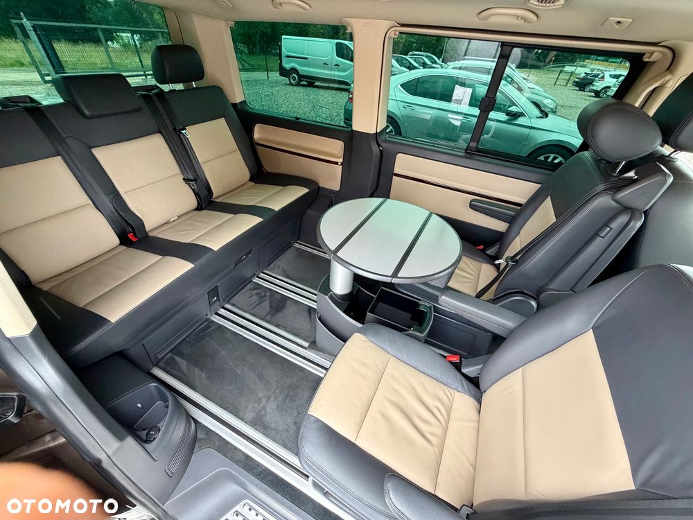 Volkswagen Multivan - 29