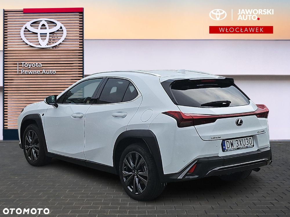 Lexus UX - 4
