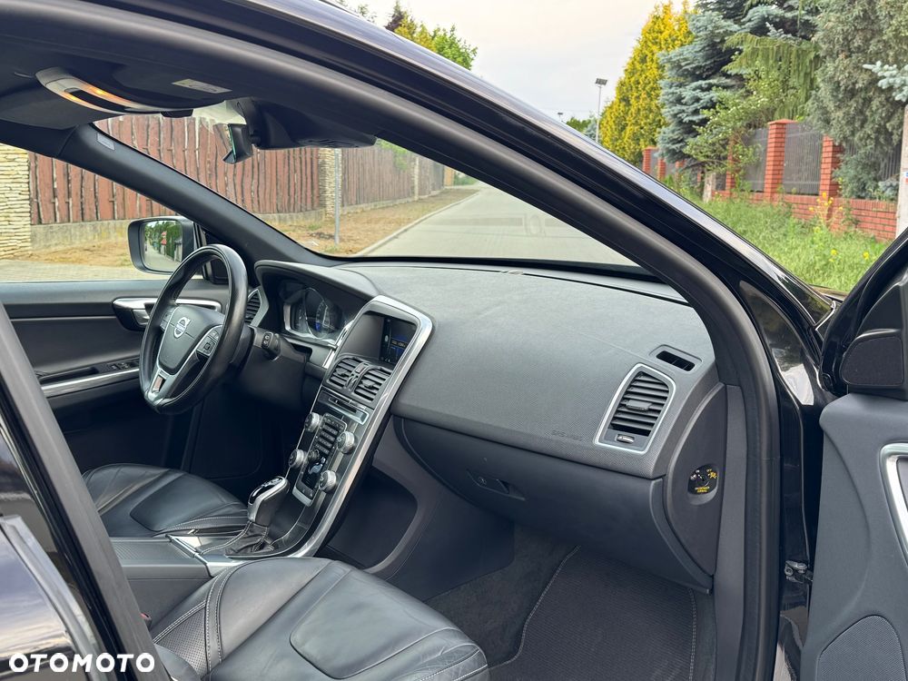 Volvo XC 60 D5 AWD R-Design Kinetic - 20