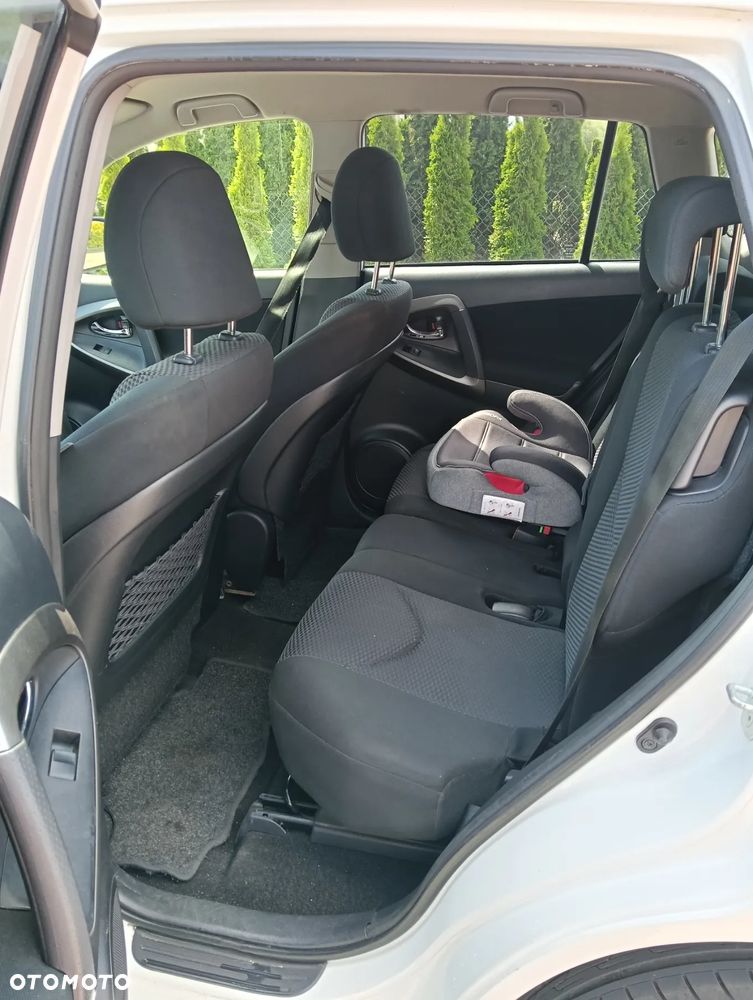 Toyota RAV4 - 6