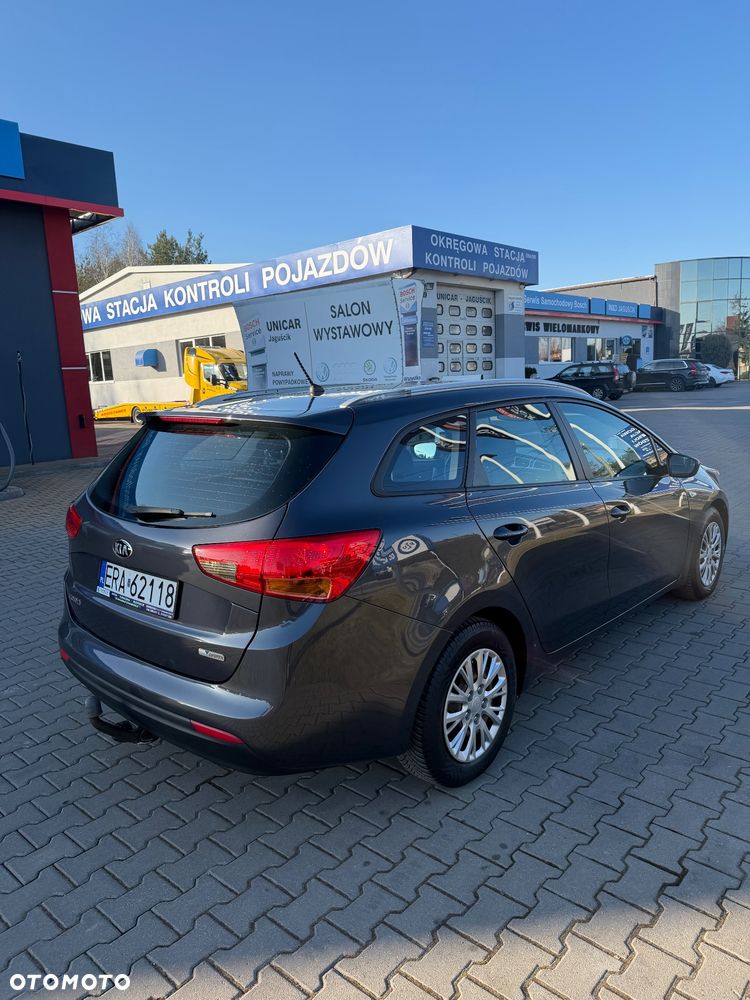 Kia Ceed 1.6 GDI ISG Dream Team Edition - 4