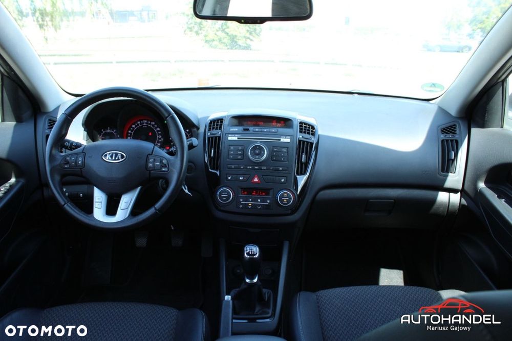 Kia Ceed - 8