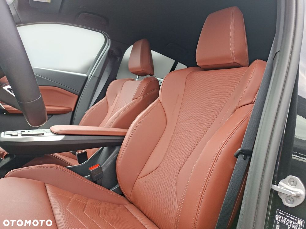 BMW iX2 eDrive20 66.5kWh M Sport - 12