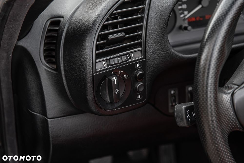 BMW Seria 3 - 16