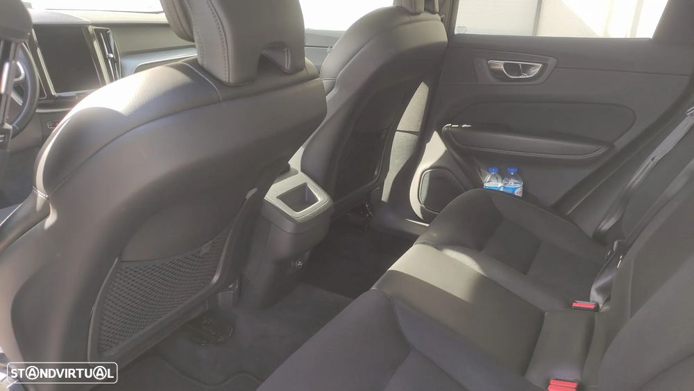 Volvo XC 60 2.0 D4 Momentum Geartronic - 16