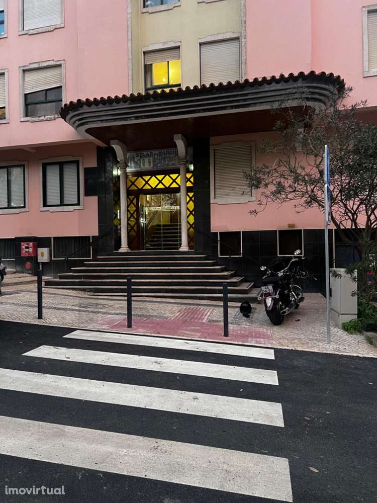 Apartamento t4 à venda , Av. Professor Dr. Egas Moniz I Dr.José Antóni - Grande imagem: 3/27