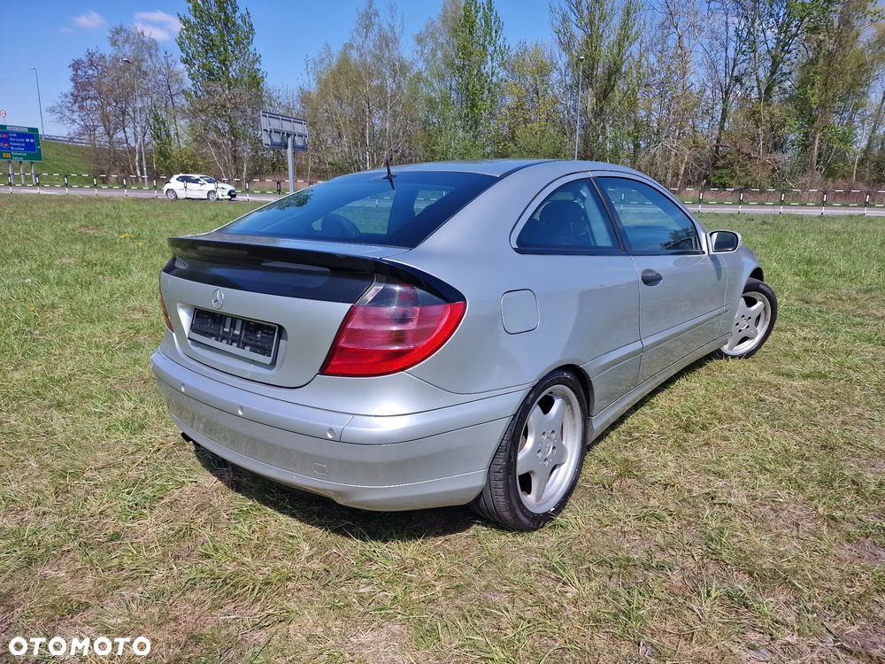 Mercedes-Benz Klasa C 180 Kompressor Sportcoupe - 16