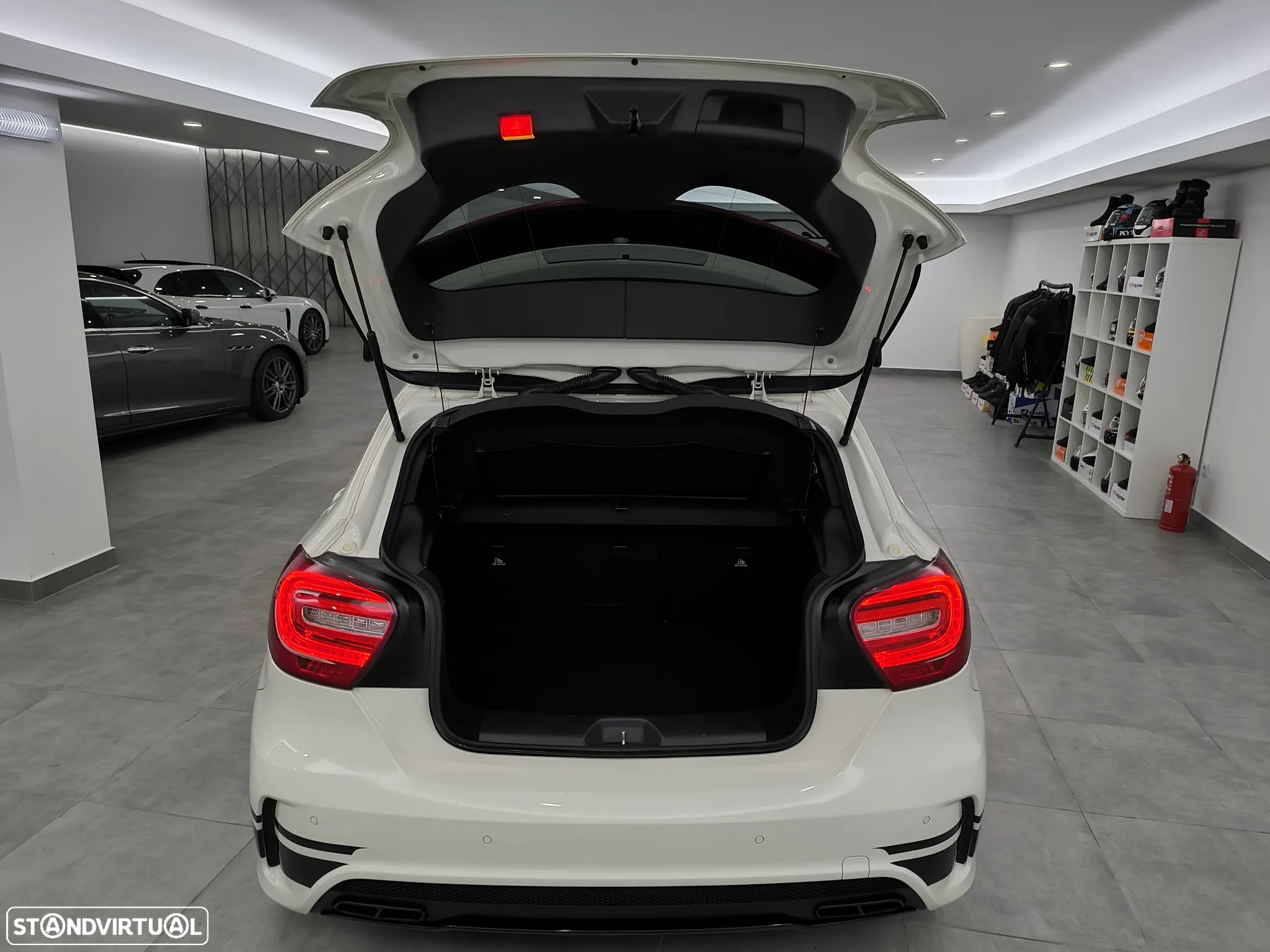Mercedes-Benz A 45 AMG 4Matic Speedshift 7G-DCT - 56