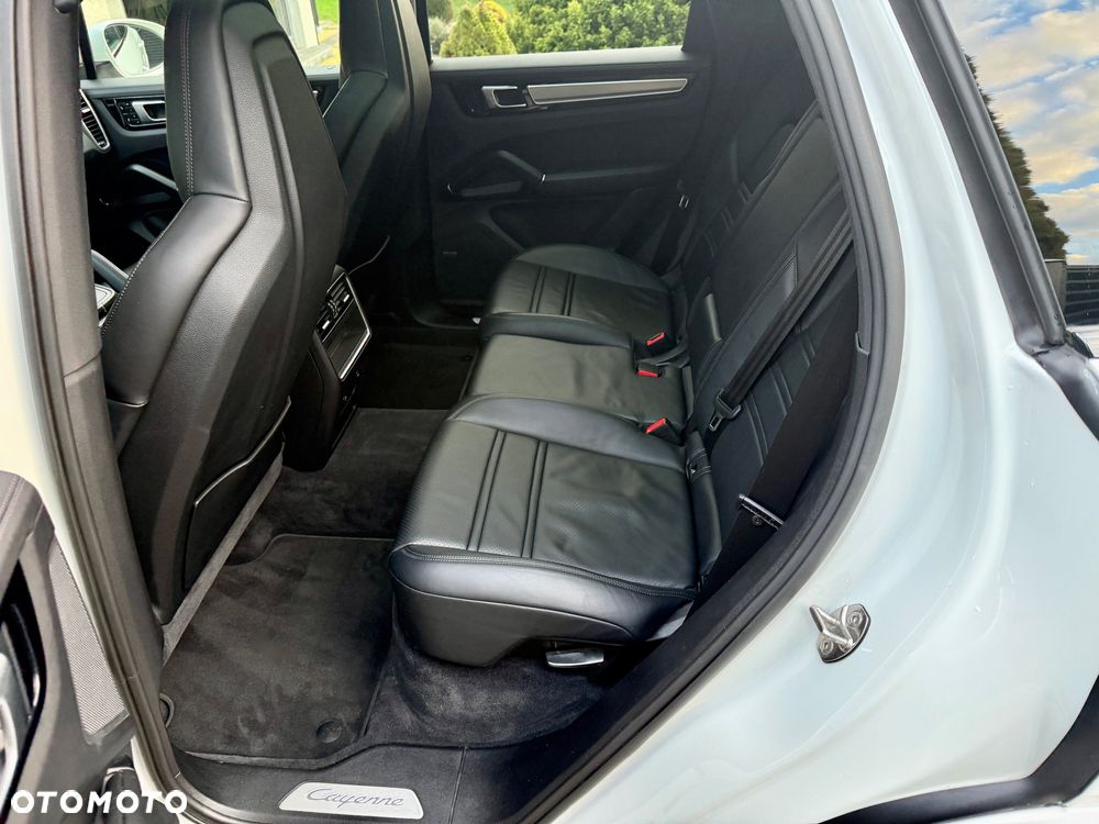 Porsche Cayenne Platinum Edition - 28