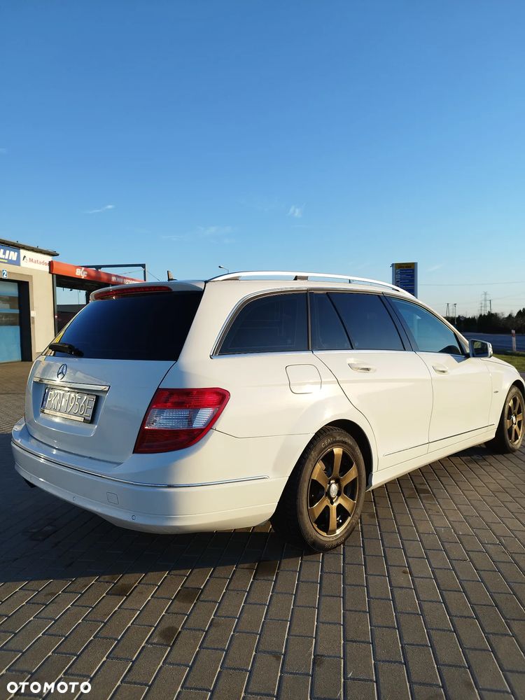 Mercedes-Benz Klasa C 180 CGI Automatik BlueEFFICIENCY Avantgarde - 4