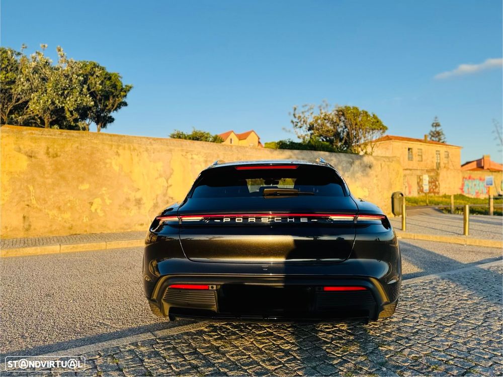 Porsche Taycan Cross Turismo - 8
