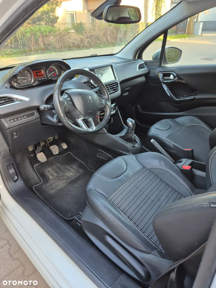 Peugeot 208 e-HDi 92 Stop&Start Allure - 9