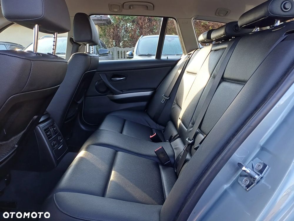 BMW Seria 3 318d - 17