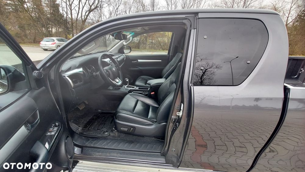 Toyota Hilux - 16