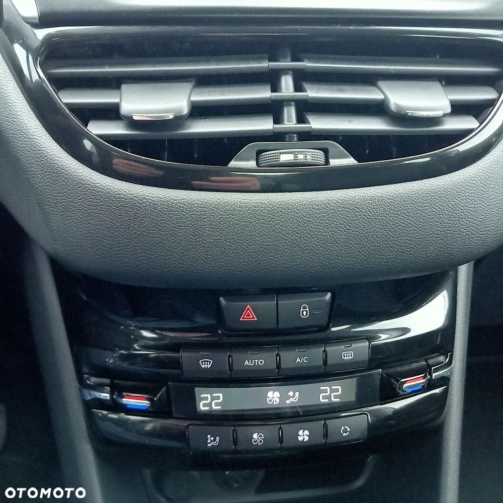 Peugeot 208 1.2 PureTech Allure - 12