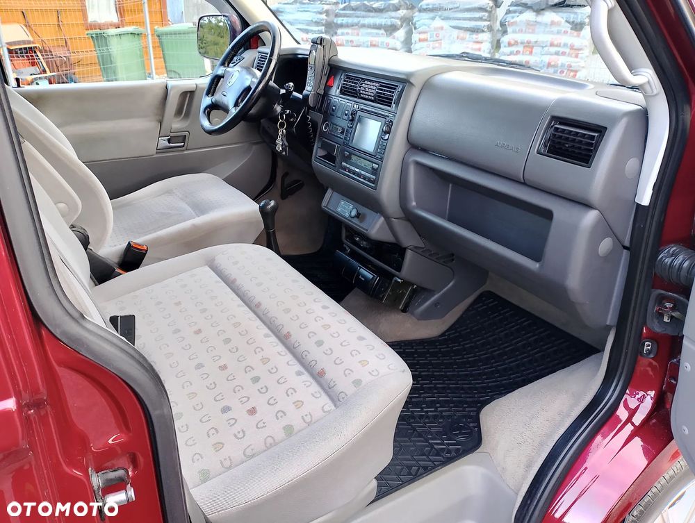 Volkswagen Caravelle - 12