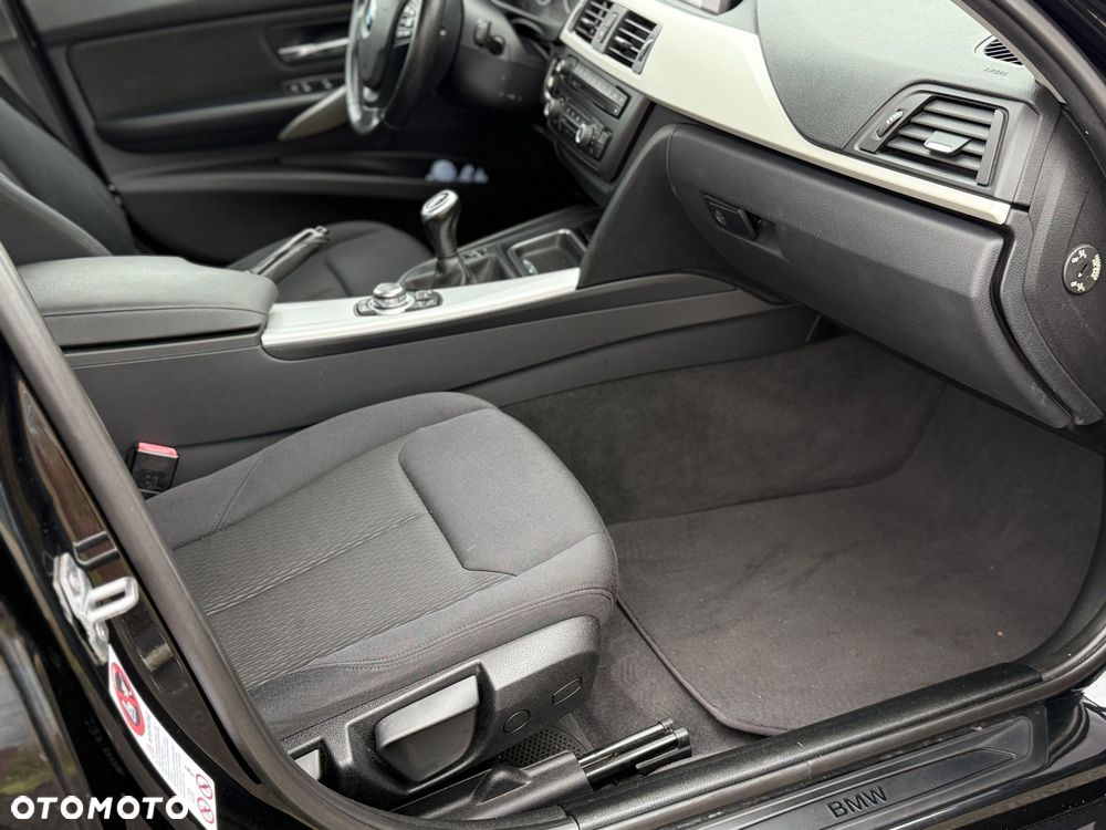 BMW Seria 3 316i - 10