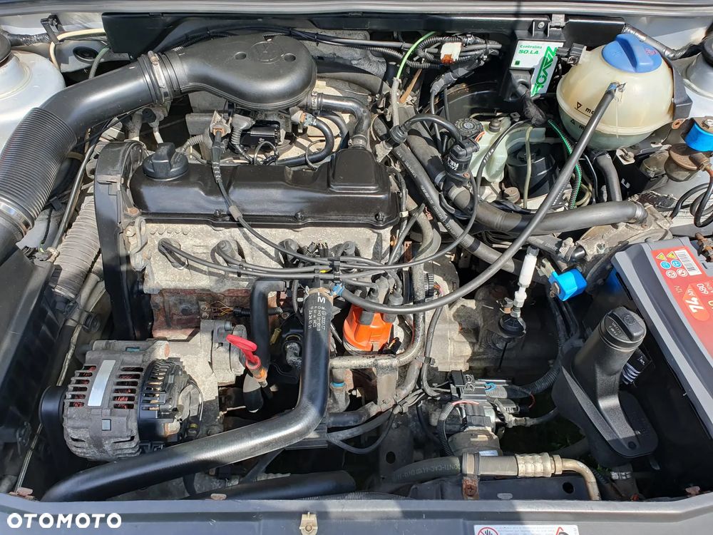 Volkswagen Golf 1.8 - 12