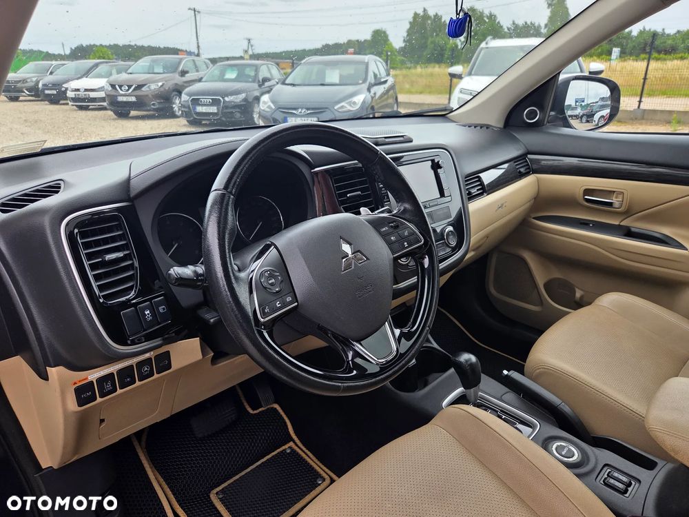 Mitsubishi Outlander 2.0 Instyle Navi 4WD CVT - 34