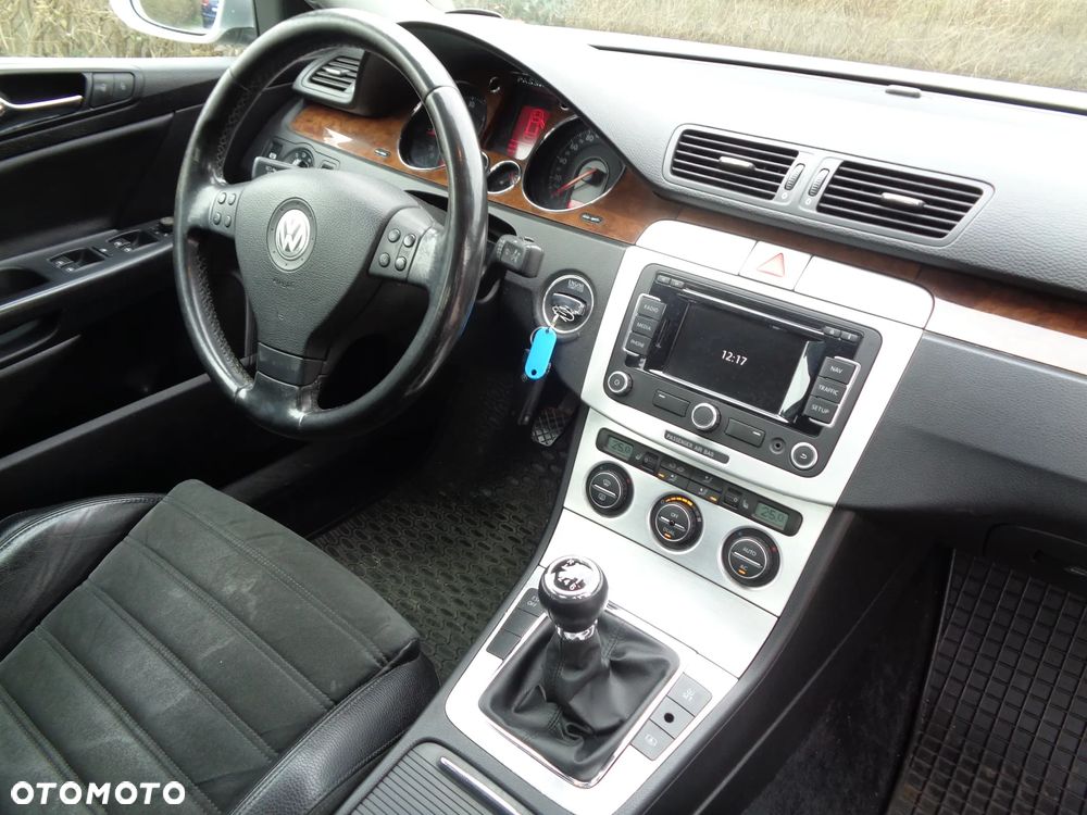 Volkswagen Passat 2.0 TDI DPF Highline - 17