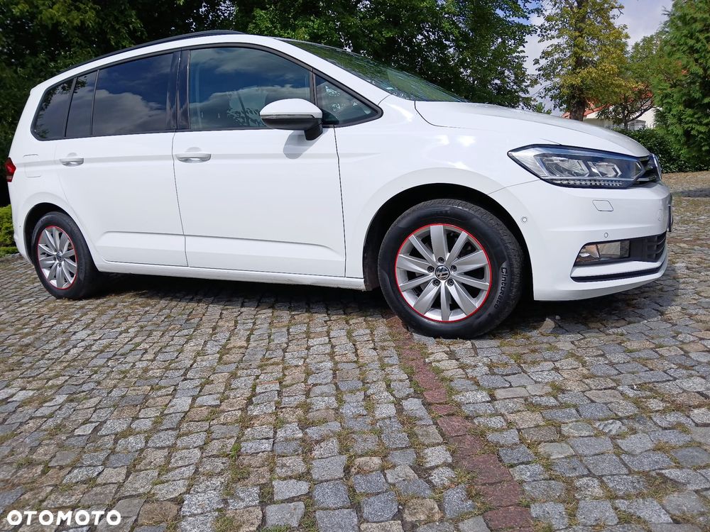 Volkswagen Touran - 23