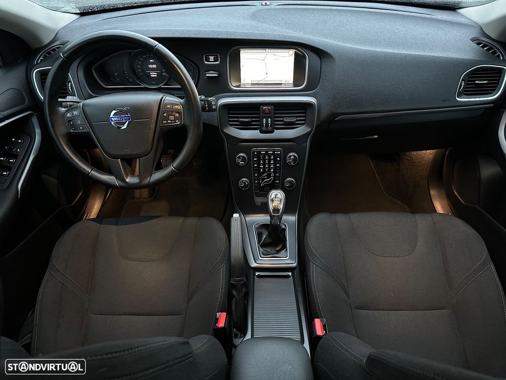 Volvo V40 D2 Momentum - 8