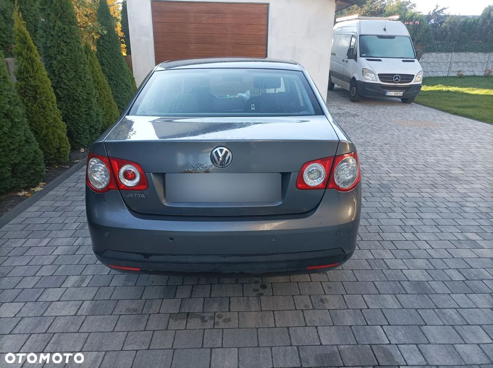 Volkswagen Jetta 2.0 TDI Sportline - 4
