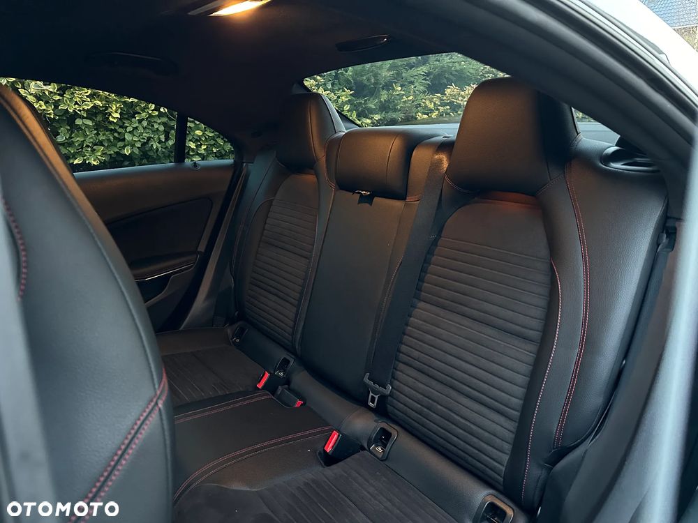 Mercedes-Benz CLA 220 d 7G-DCT AMG Line - 12
