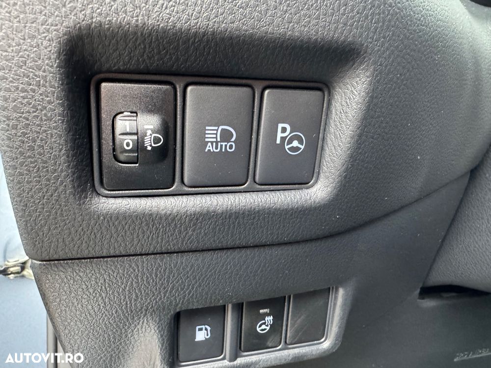 Toyota C-HR 2.0 Hybrid Team Deutschland - 34