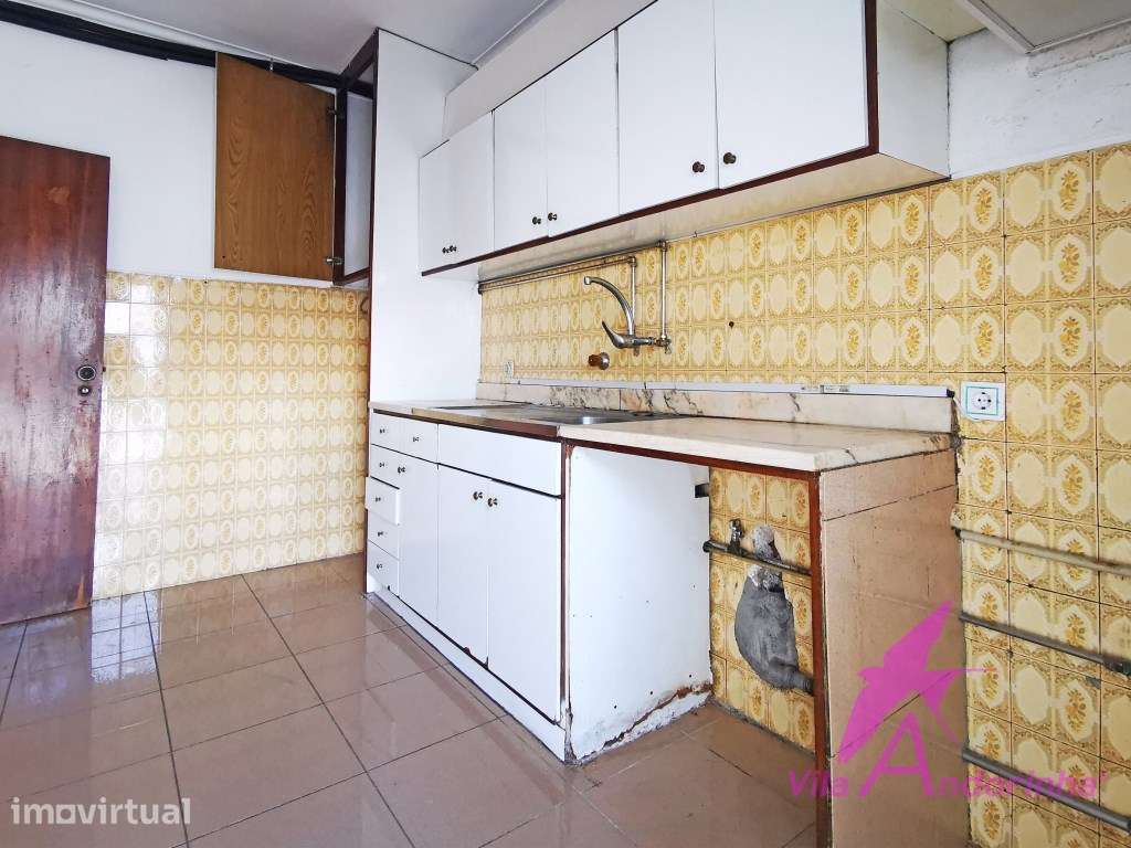 Apartamento T2 a 2 minutos do centro da cidade com garagem fechada. - Grande imagem: 4/13