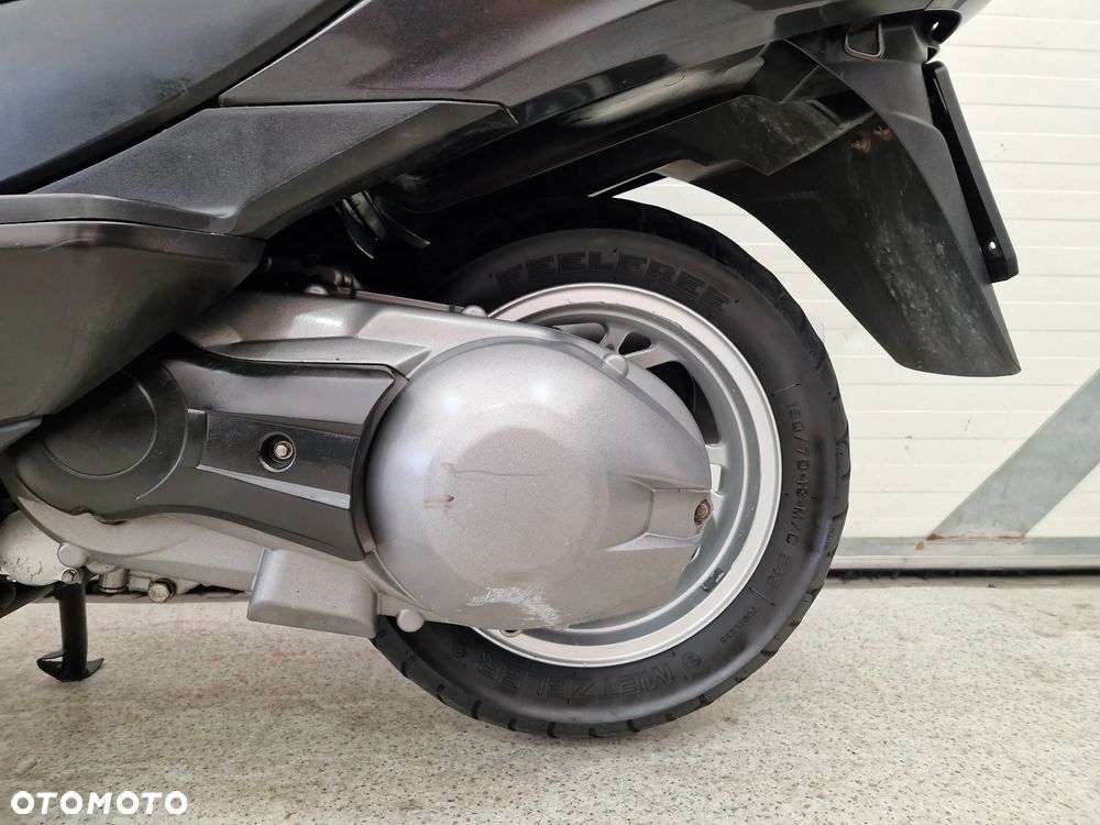 Suzuki Burgman - 13