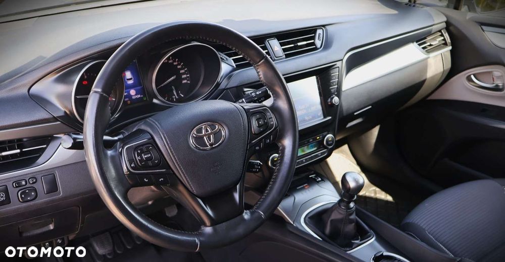 Toyota Avensis - 12