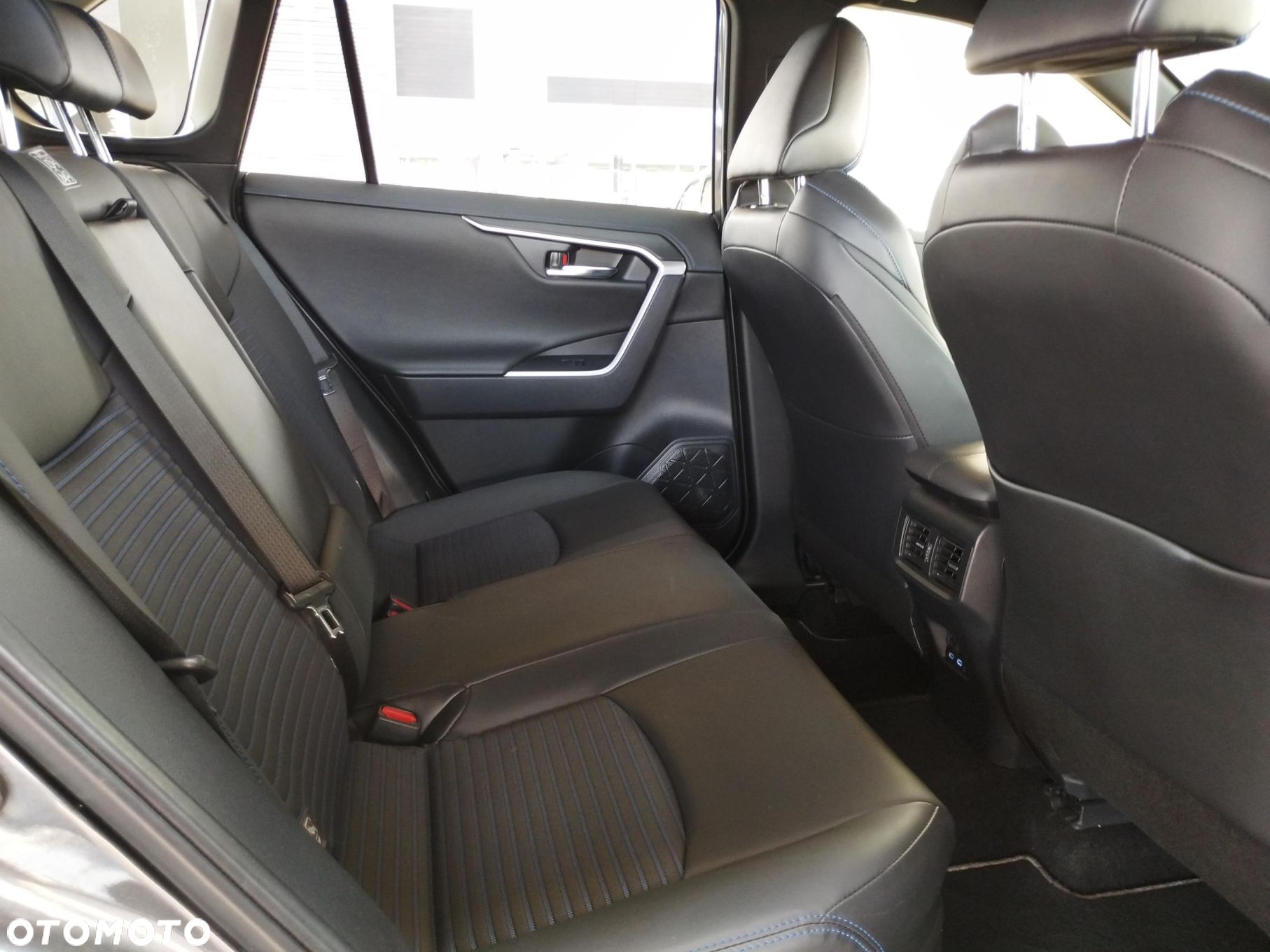 Toyota RAV4 - 11