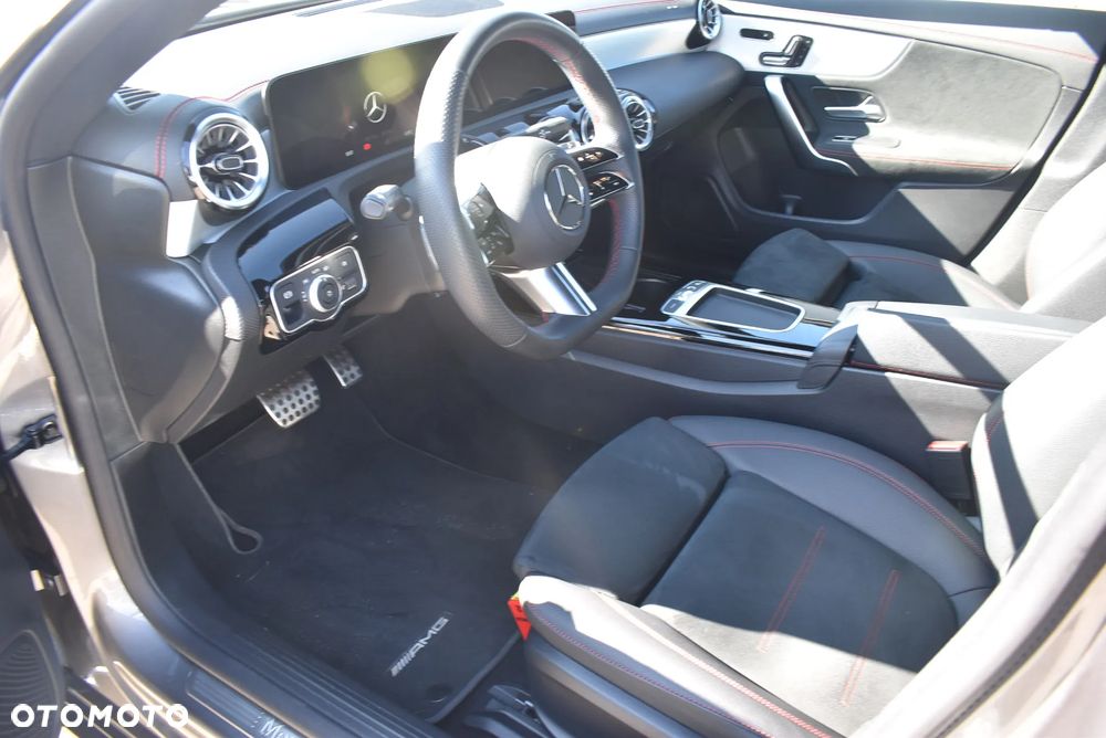 Mercedes-Benz CLA 200 7G-DCT - 9