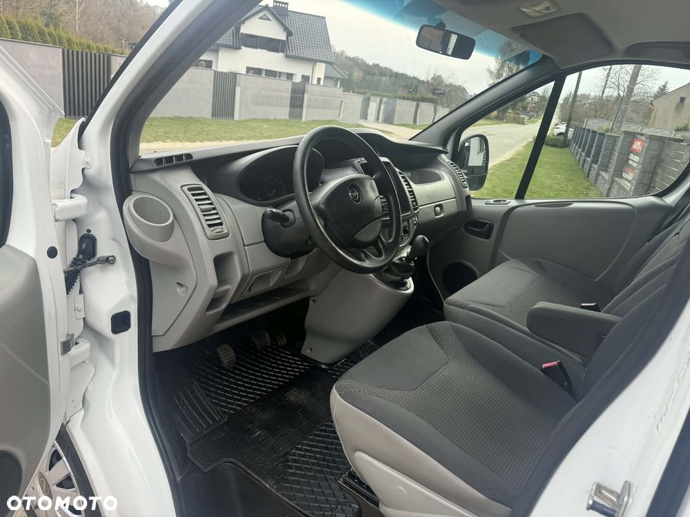 Opel Vivaro - 8