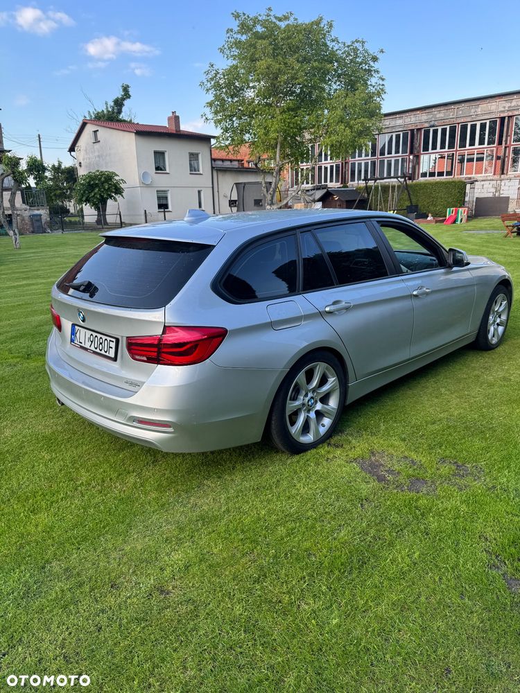 BMW Seria 3 320d xDrive Sport Line - 7