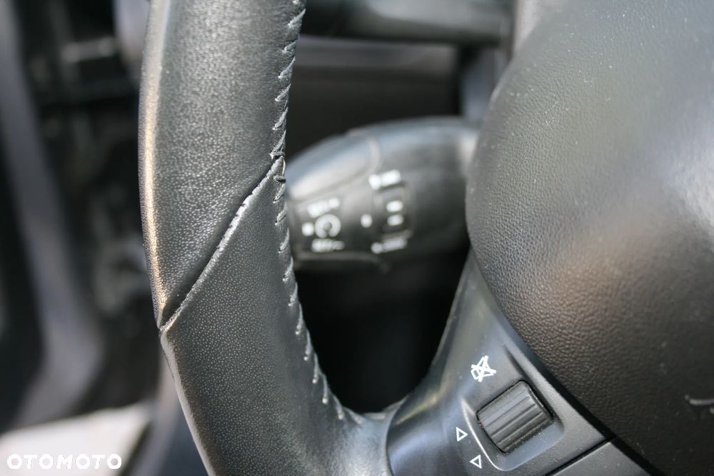 Peugeot 2008 1.2 Pure Tech Allure S&S - 15