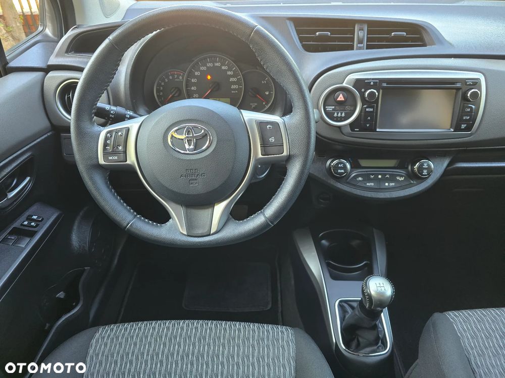 Toyota Yaris 1.0 Premium - 9
