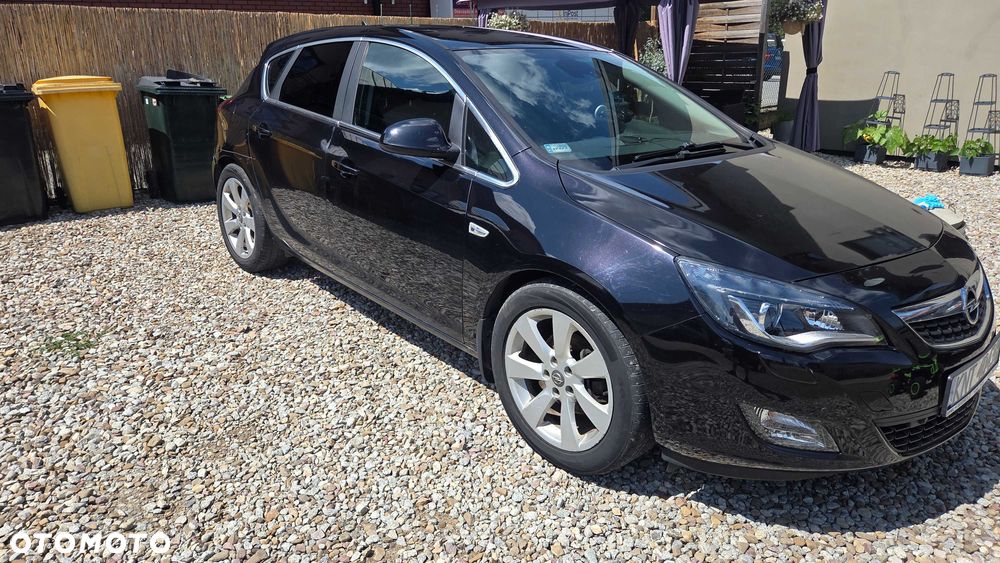 Opel Astra 2010 photo 4
