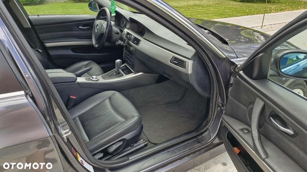 BMW Seria 3 325xi - 12