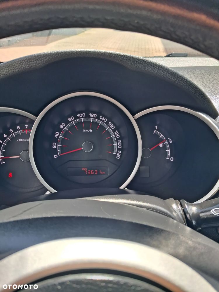Kia Venga - 9