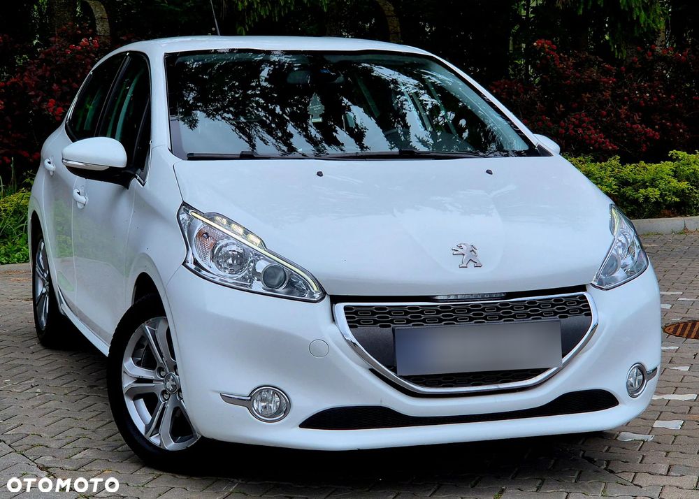 Peugeot 208 - 1