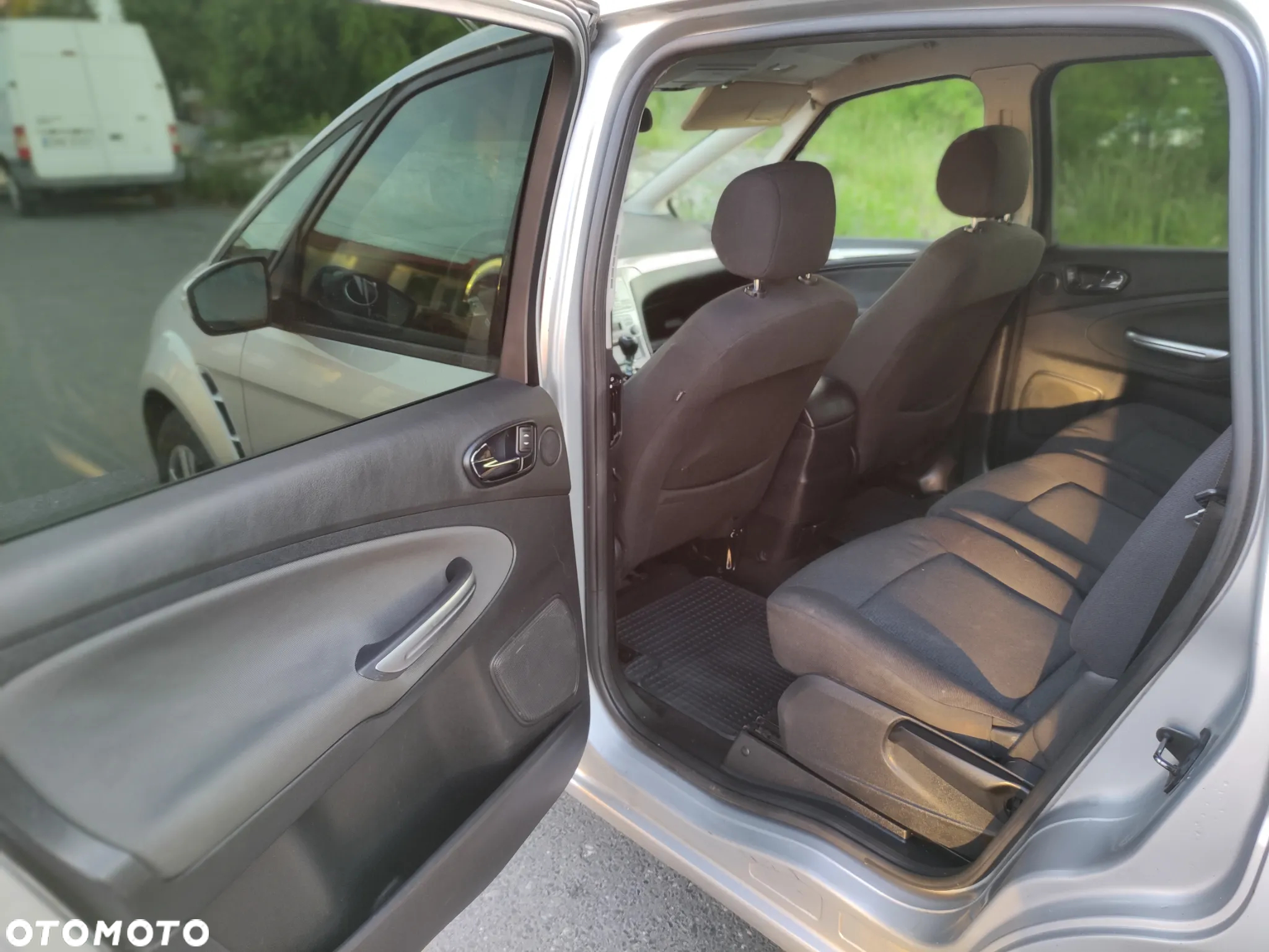 Ford S-Max - 13