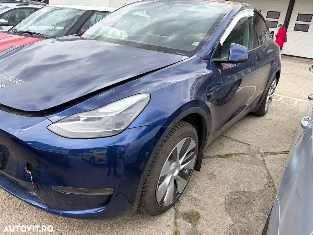 Tesla Model Y - 2