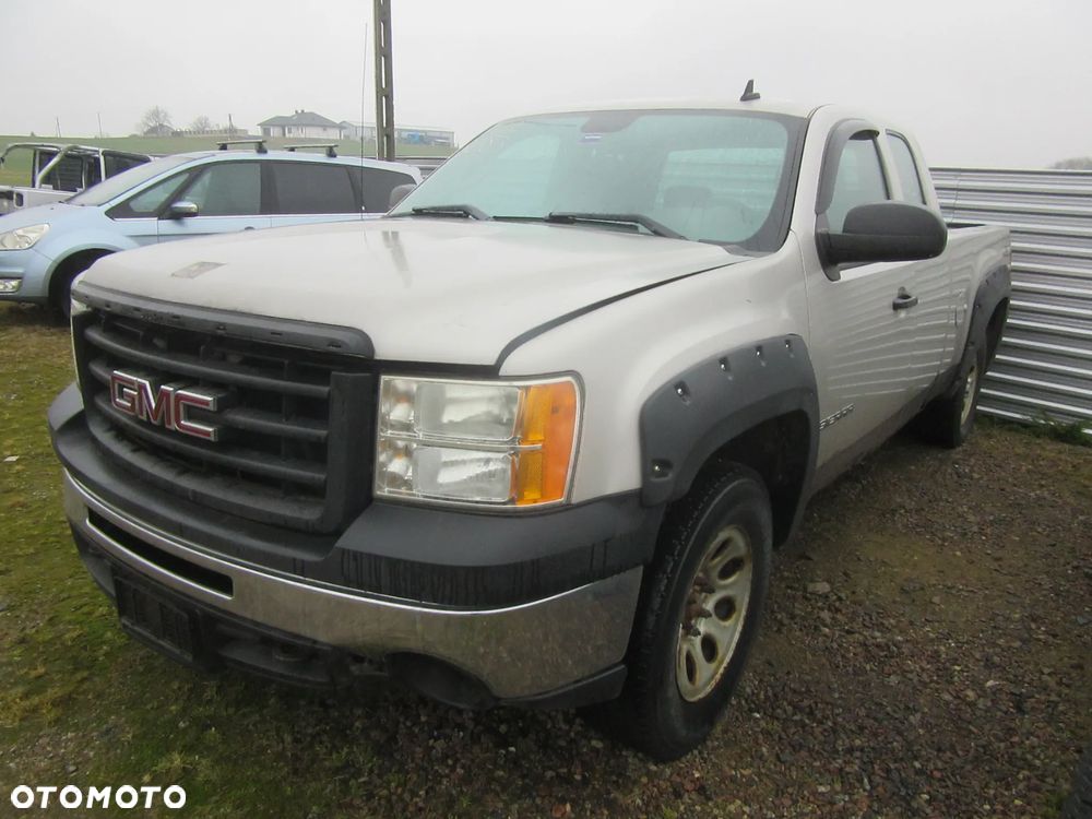GMC Sierra 2009 r. na części - 2